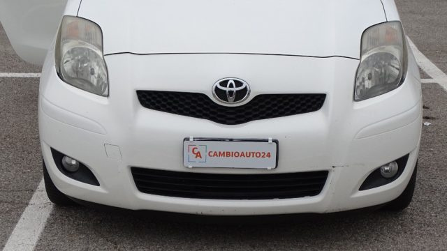 TOYOTA Yaris usata 26
