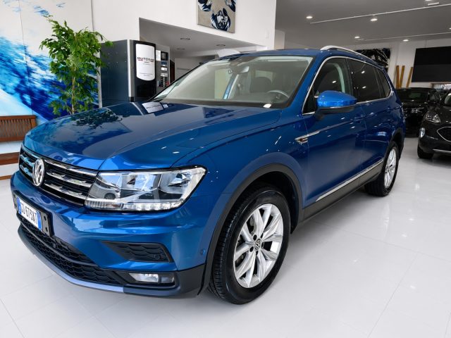 VOLKSWAGEN Tiguan Allspace usata, con Lettore CD