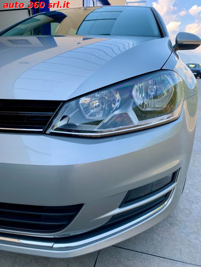 VOLKSWAGEN Golf usata, con Autoradio