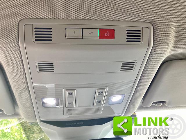 VOLKSWAGEN T-Roc usata, con USB