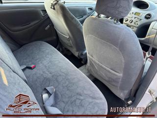 TOYOTA Yaris usata 17