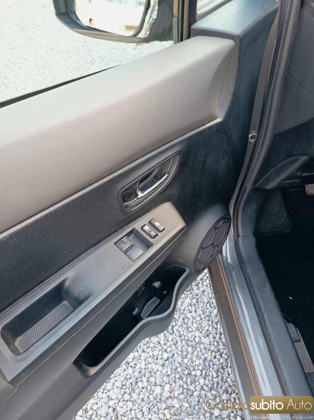 TOYOTA Yaris usata 21