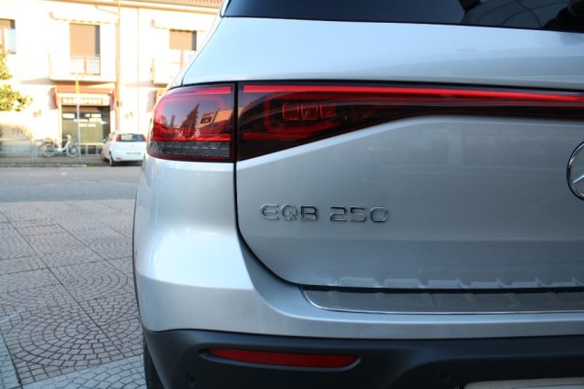 MERCEDES-BENZ EQB usata, con Sistema di navigazione