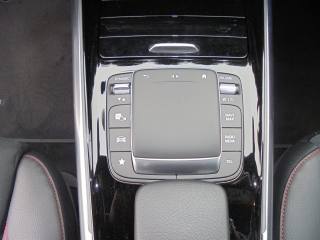 MERCEDES-BENZ GLA 200 usata, con Regolazione elettrica sedili