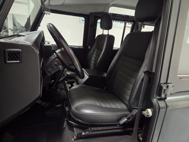 LAND ROVER Defender usata, con Cronologia tagliandi