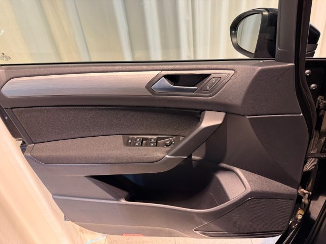 VOLKSWAGEN Touran usata, con Fendinebbia