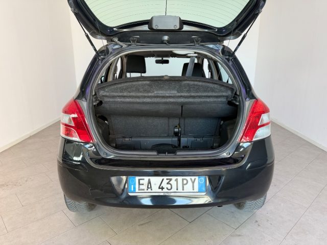 TOYOTA Yaris usata 11
