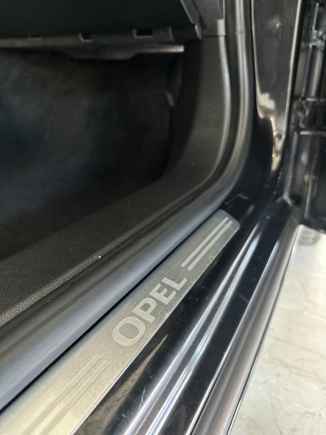 OPEL Insignia usata, con Tettuccio apribile