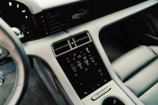 PORSCHE Taycan usata, con Park Distance Control