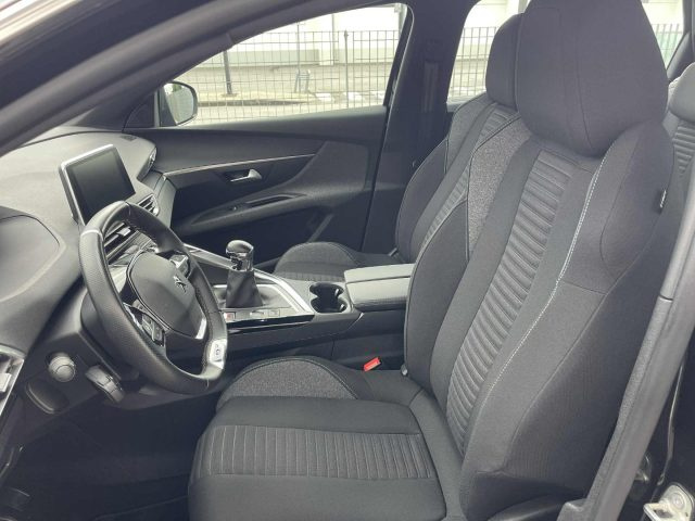 PEUGEOT 5008 usata, con Cerchi in lega