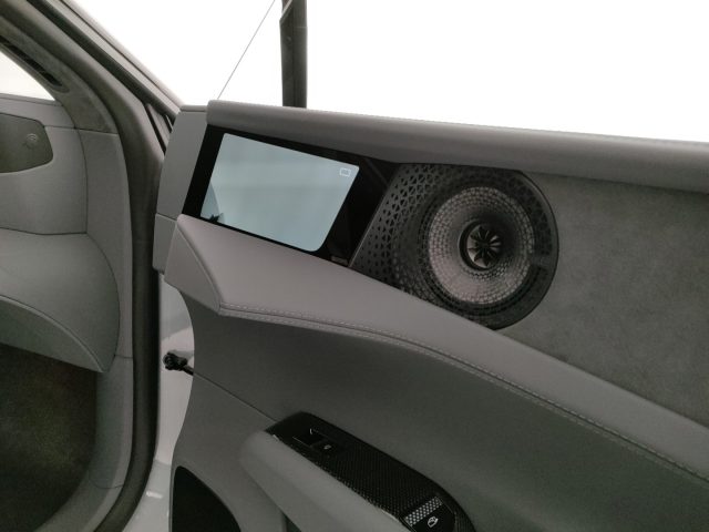 LOTUS Emeya usata, con USB