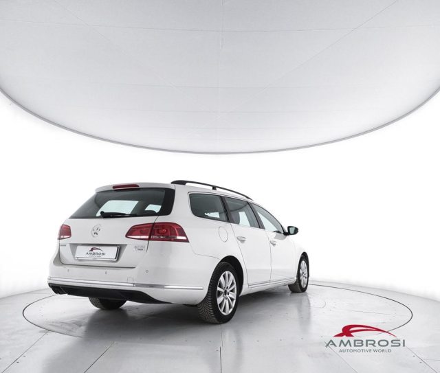 VOLKSWAGEN Passat usata 2