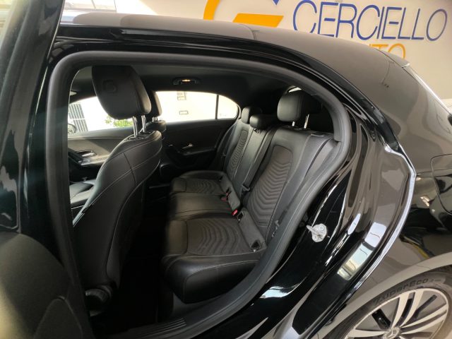 MERCEDES-BENZ A 180 usata, con Fari LED