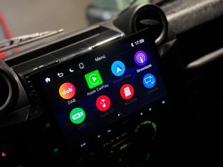 LAND ROVER Defender usata, con USB