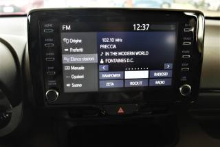 TOYOTA Yaris usata, con USB