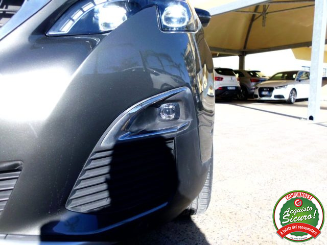 PEUGEOT 5008 usata, con Sensori di parcheggio posteriori