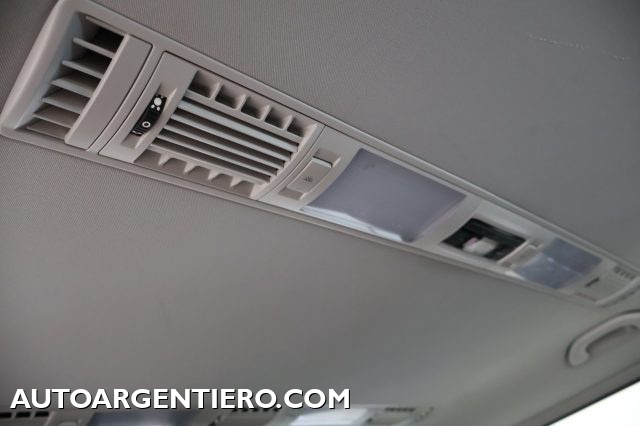 VOLKSWAGEN Caravelle usata, con Hill holder