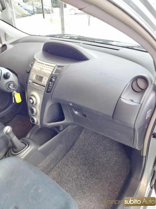 TOYOTA Yaris usata 13