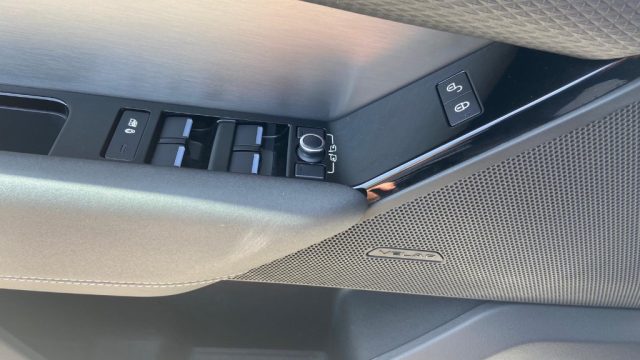 LAND ROVER Range Rover Velar usata, con Volante in pelle