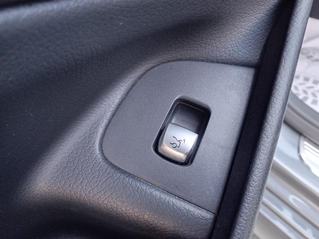 MERCEDES-BENZ E 220 usata, con Leve al volante