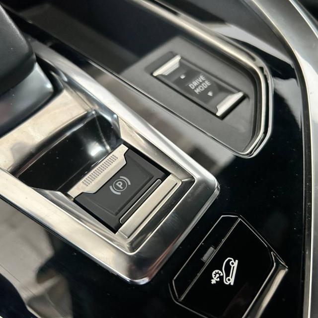 PEUGEOT 3008 usata, con Leve al volante