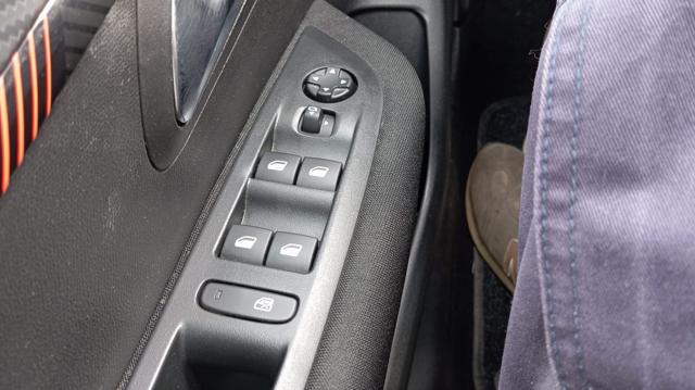 PEUGEOT 208 usata, con Bluetooth