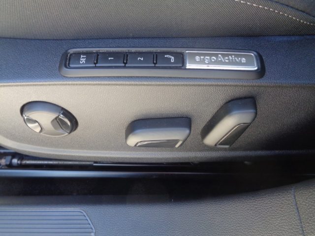 VOLKSWAGEN Golf usata, con Autoradio