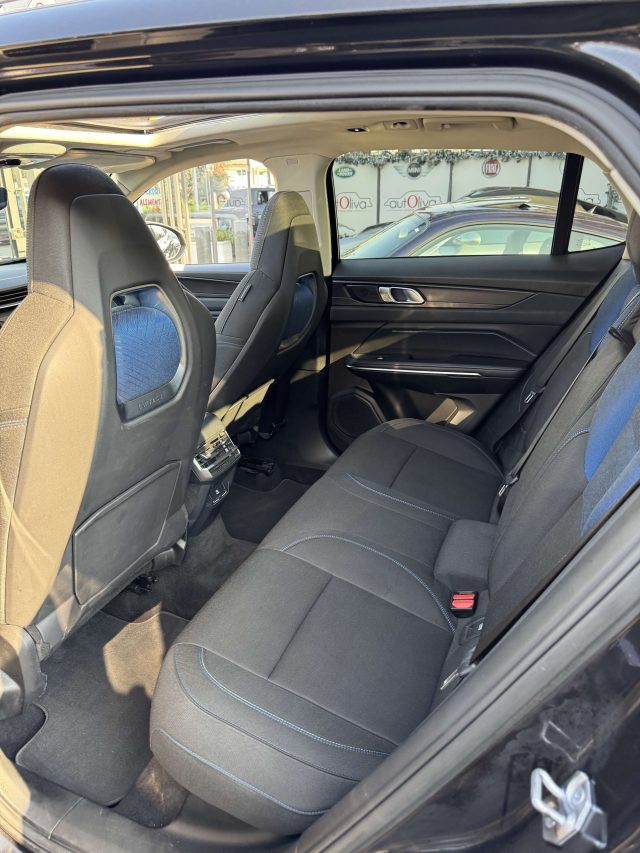 LYNK & CO 01 usata, con USB