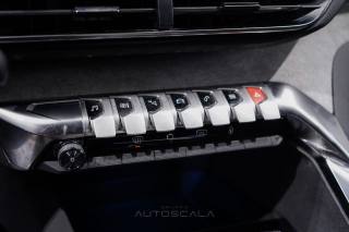 PEUGEOT 5008 usata, con Volante multifunzione