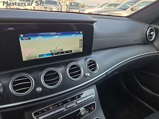 MERCEDES-BENZ E 300 usata, con Park Distance Control