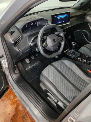 PEUGEOT 2008 usata, con Controllo automatico clima