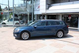 VOLKSWAGEN Passat Variant usata, con Airbag