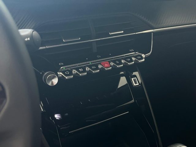 PEUGEOT 2008 usata, con Specchietti laterali elettrici