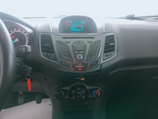 FORD Fiesta usata, con USB