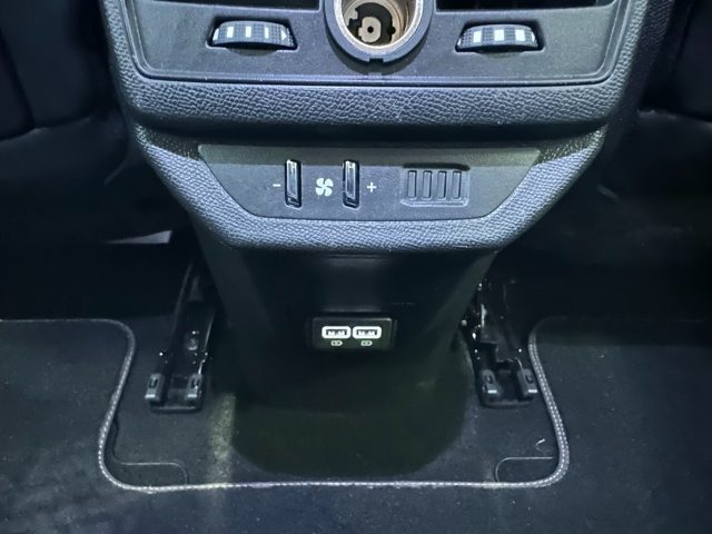 PEUGEOT 5008 usata, con Climatizzatore automatico, 2 zone