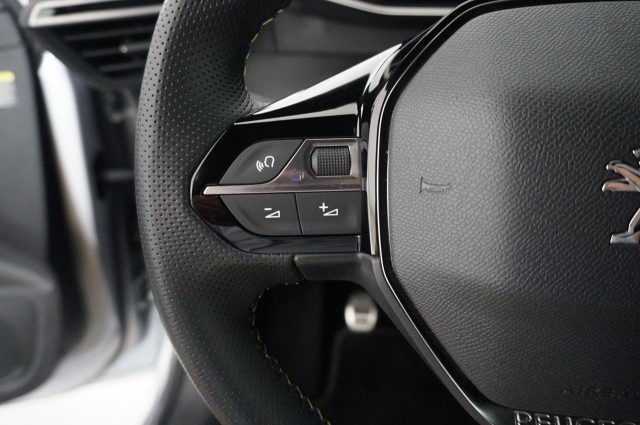 PEUGEOT 208 usata, con Sedile posteriore sdoppiato