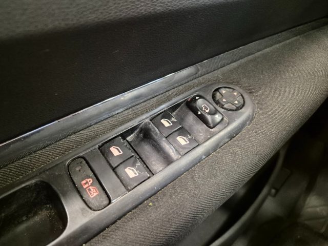 PEUGEOT 5008 usata, con Isofix