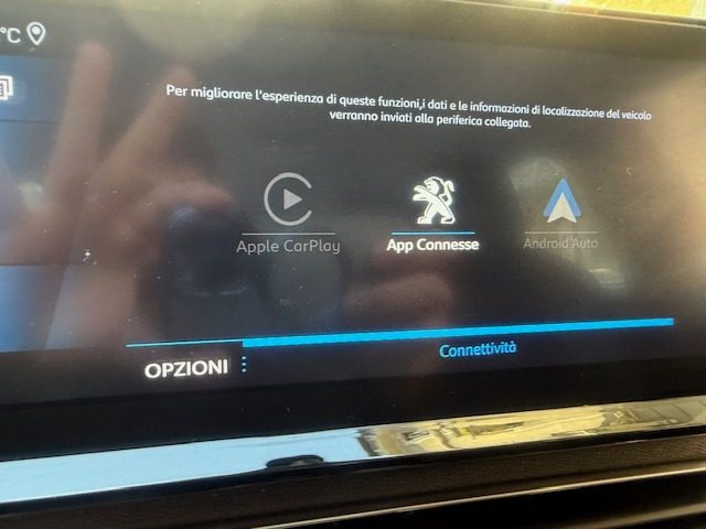 PEUGEOT 5008 usata, con Autoradio digitale