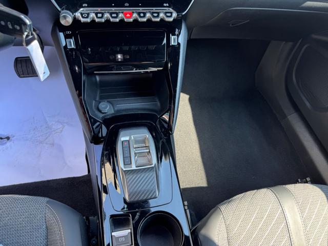 PEUGEOT 2008 usata, con Controllo automatico clima