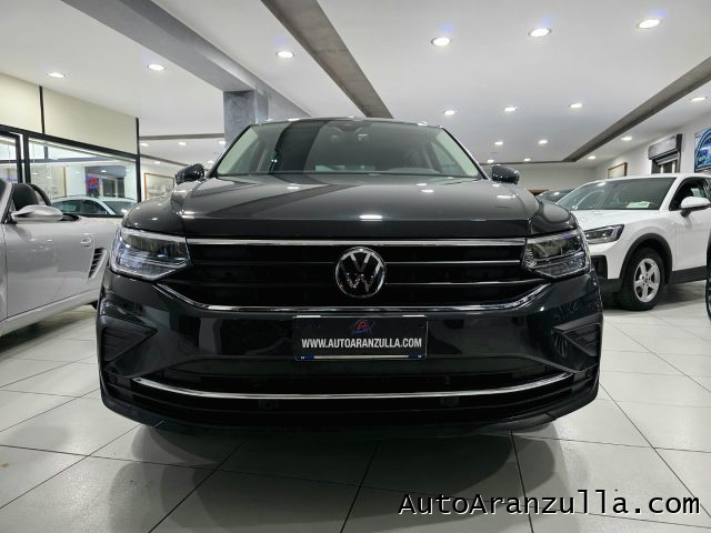 VOLKSWAGEN Tiguan usata, con Leve al volante