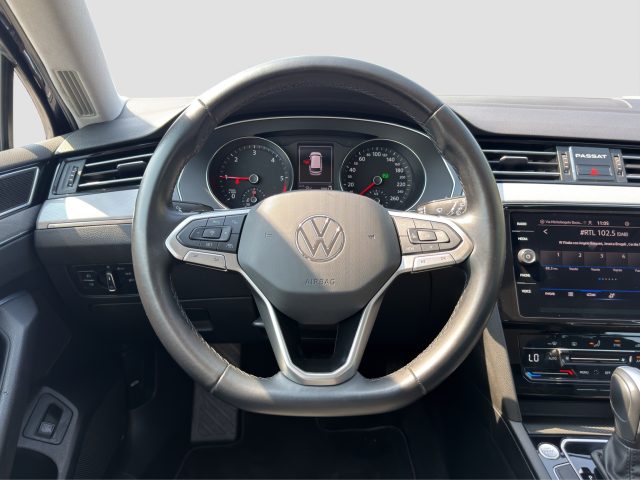 VOLKSWAGEN Passat usata 12