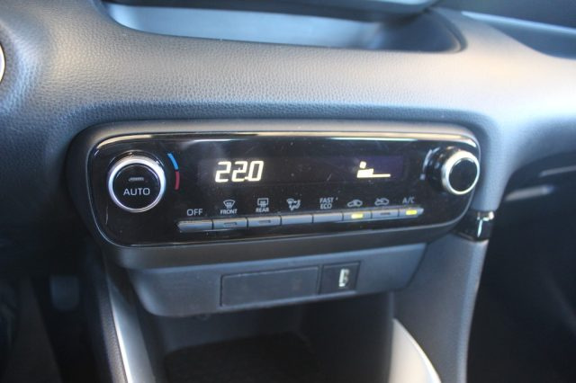 TOYOTA Yaris usata, con Telecamera per parcheggio assistito