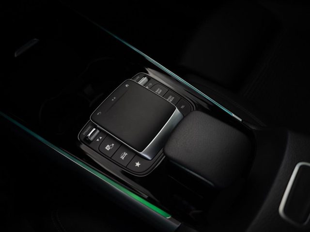 MERCEDES-BENZ GLA 180 usata, con Volante in pelle