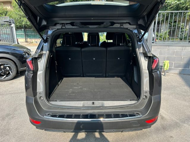 PEUGEOT 5008 usata, con Autoradio digitale