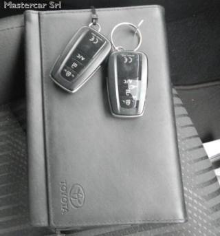 TOYOTA Prius usata, con Sedile posteriore sdoppiato