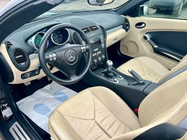 MERCEDES-BENZ SLK 200 usata, con Volante in pelle