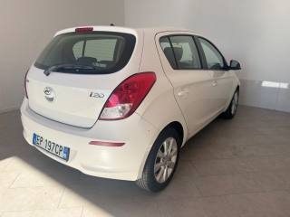 HYUNDAI i20 usata 10