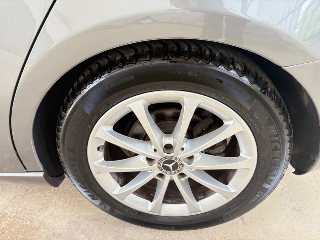 MERCEDES-BENZ A 180 usata, con Fari LED