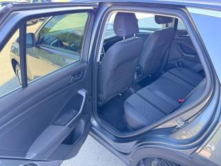 VOLKSWAGEN T-Roc usata, con USB