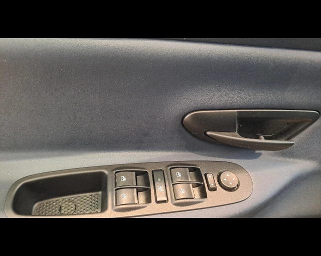 LANCIA Ypsilon usata, con Kit antipanne
